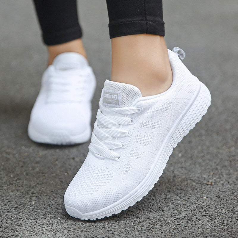 Sneakers con Lacci in Rete – Spazio Moda
