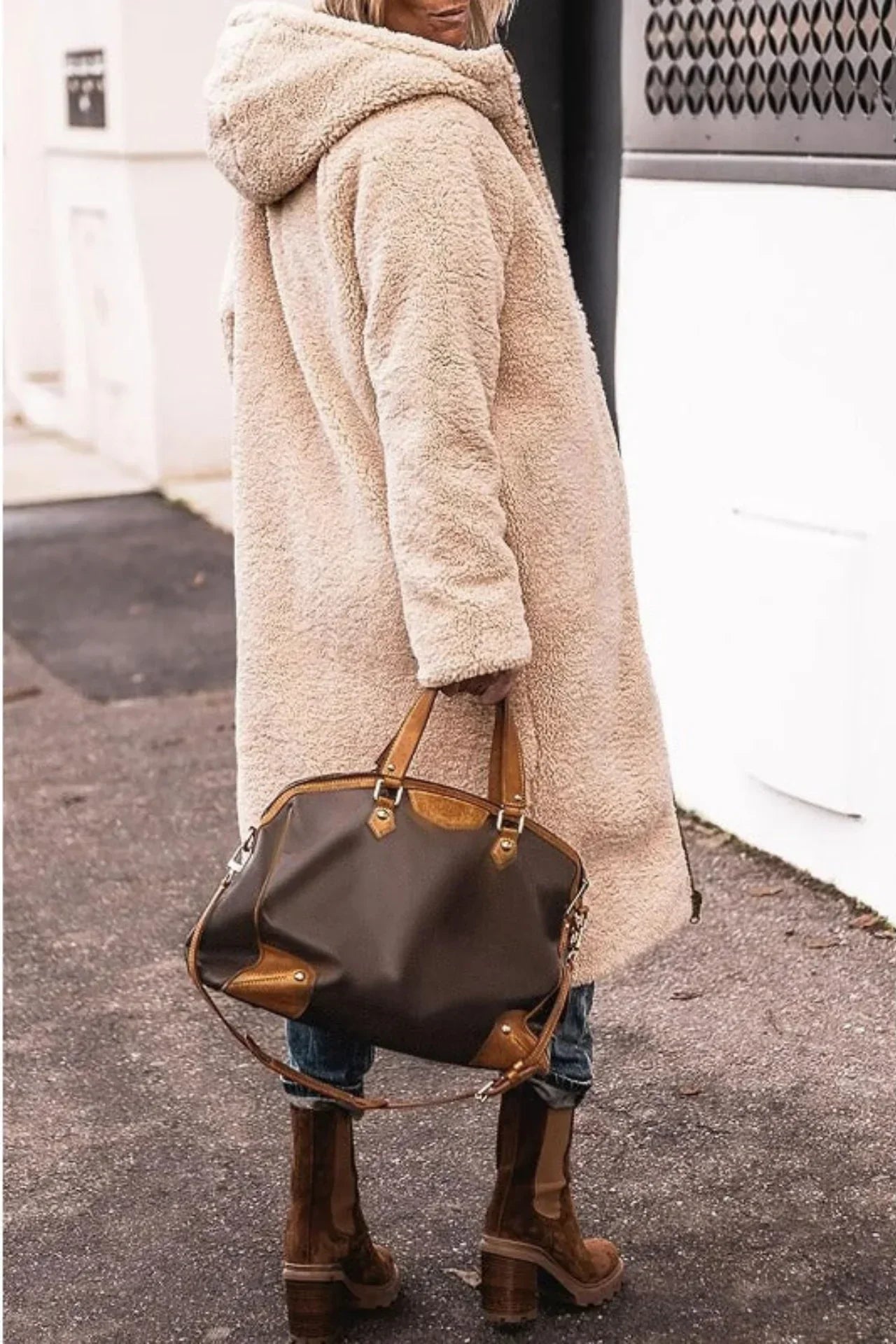 Cappotto Lungo con Cappuccio Aperto sul Davanti – Spazio Moda – vista 2